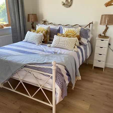 Oak Valley Lodges & Camping Pett Exteriör bild