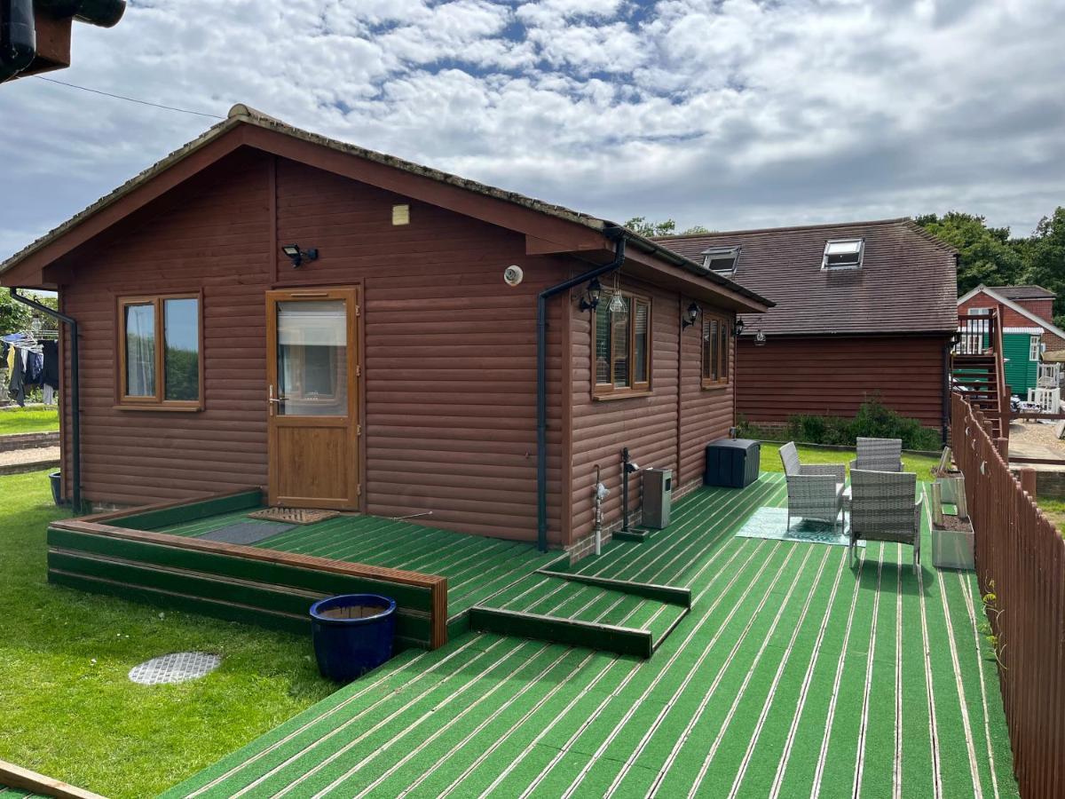 Oak Valley Lodges & Camping Pett Exteriör bild