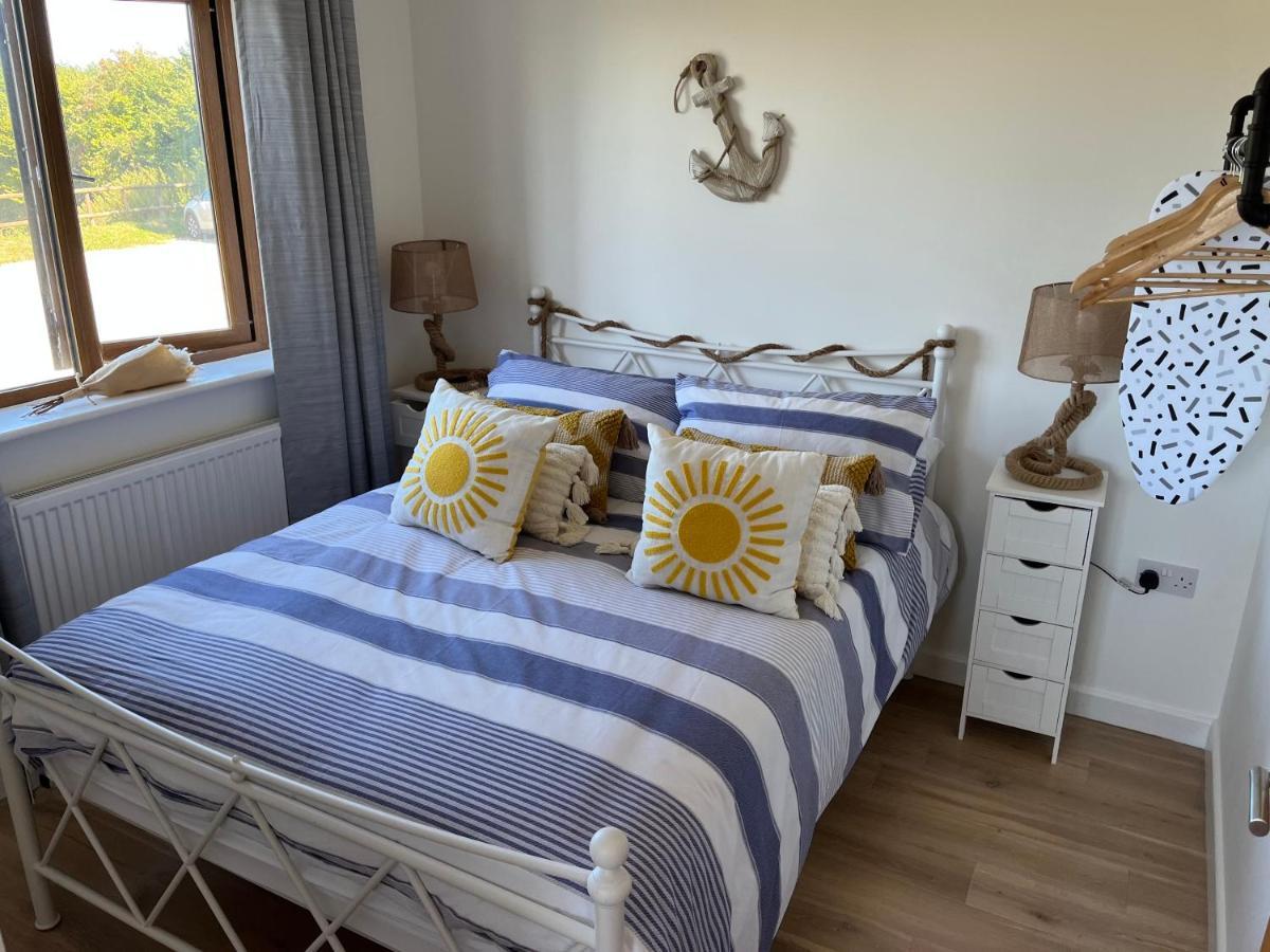 Oak Valley Lodges & Camping Pett Exteriör bild