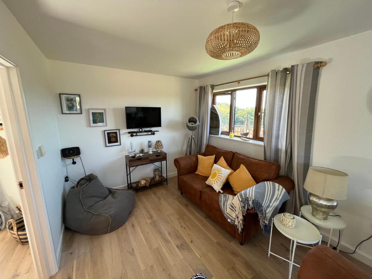 Oak Valley Lodges & Camping Pett Exteriör bild